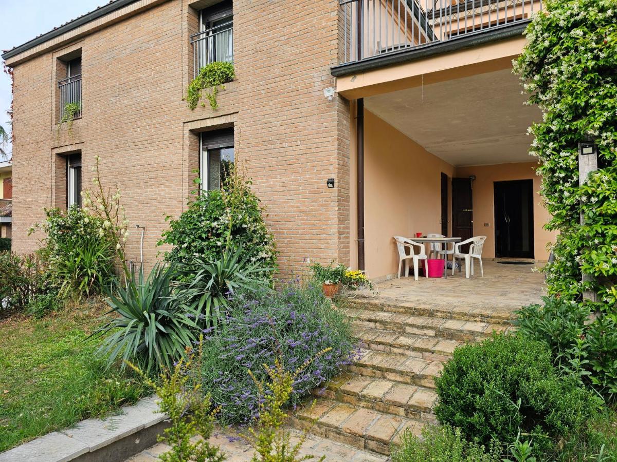 Casa Vincenzo 130 Mq Con Portico Ed Ingresso Esclusivo Dal Giardino Villa Felino Ngoại thất bức ảnh