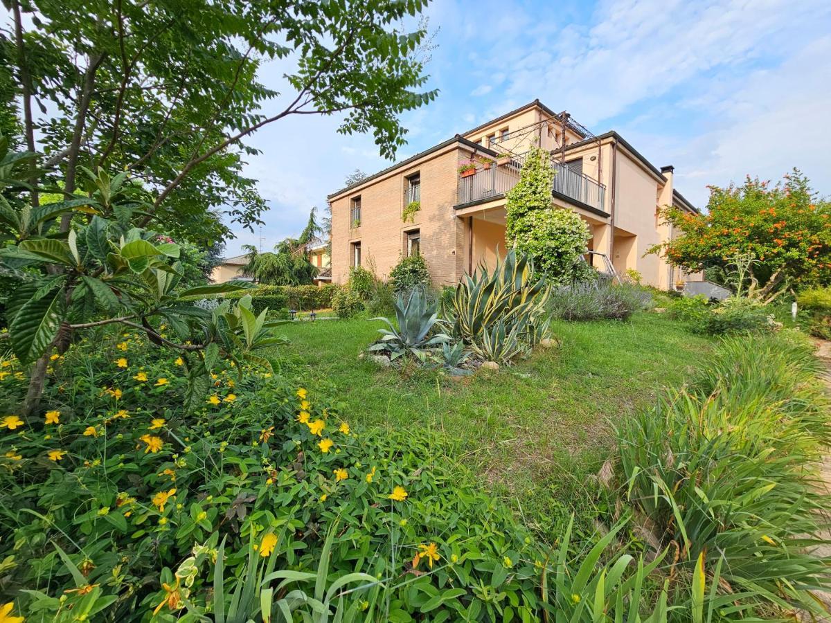 Casa Vincenzo 130 Mq Con Portico Ed Ingresso Esclusivo Dal Giardino Villa Felino Ngoại thất bức ảnh
