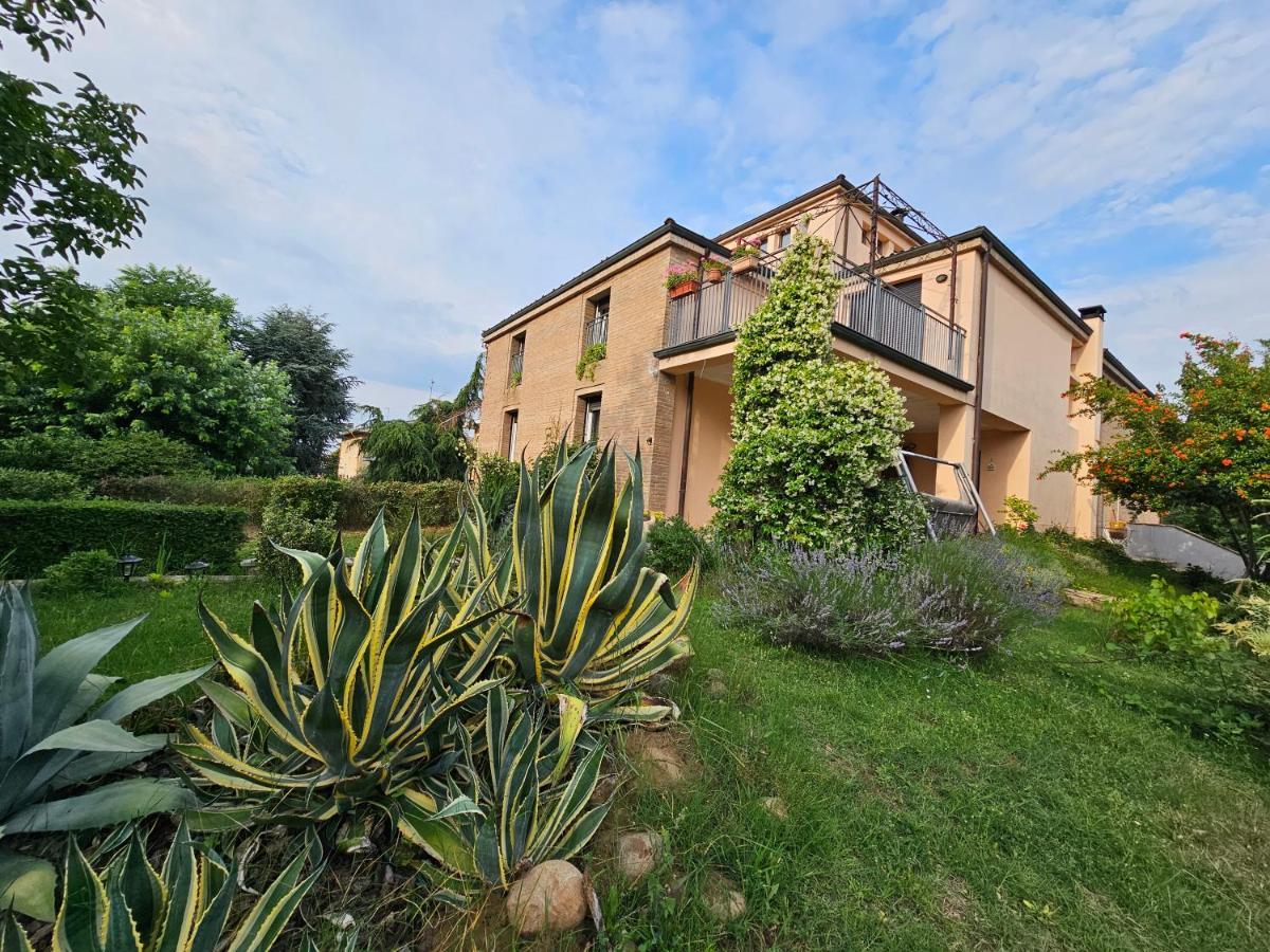 Casa Vincenzo 130 Mq Con Portico Ed Ingresso Esclusivo Dal Giardino Villa Felino Ngoại thất bức ảnh